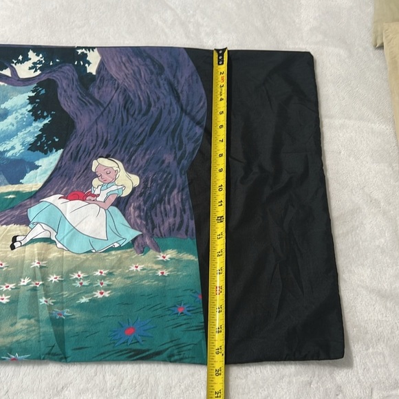 Vintage Disney Alice in Wonderland Pillowcase Set — Black Keyhole — Set of 2 — V - Picture 3 of 6